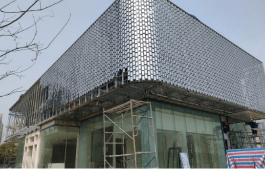 鋁合金建筑材料的發(fā)展現(xiàn)狀及應(yīng)用-季華鋁材